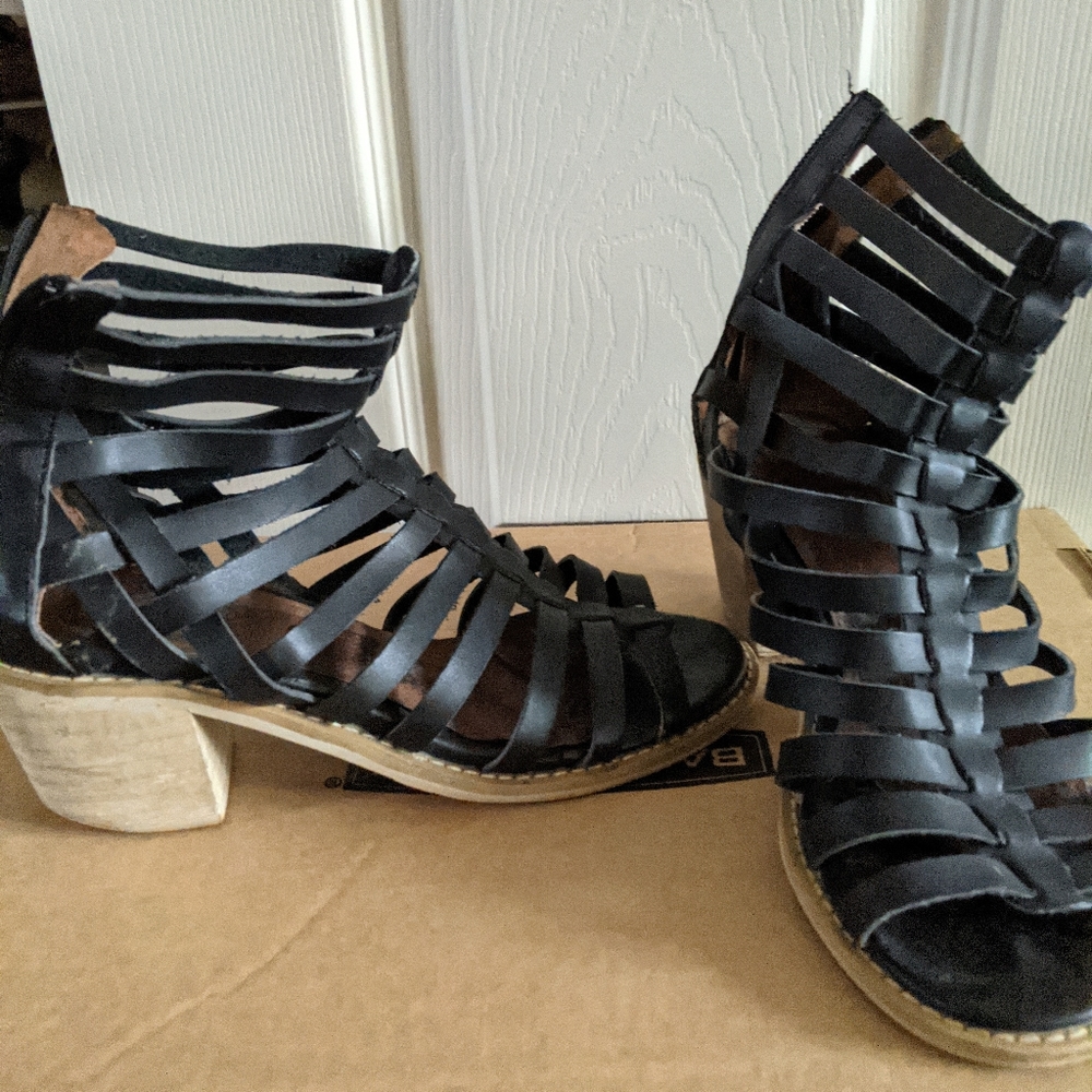 Crown vintage chunky heel sandals